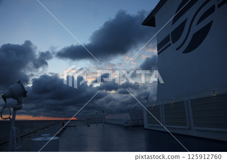 從渡輪上看到的太平洋 125912760