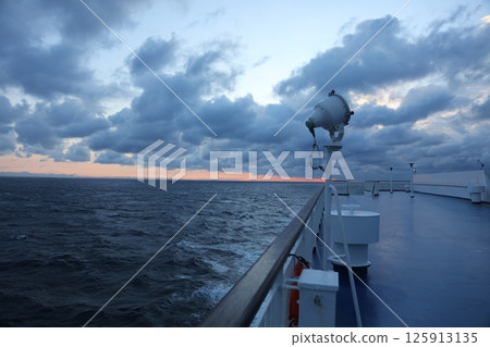 從渡輪上看到的富士山 125913135