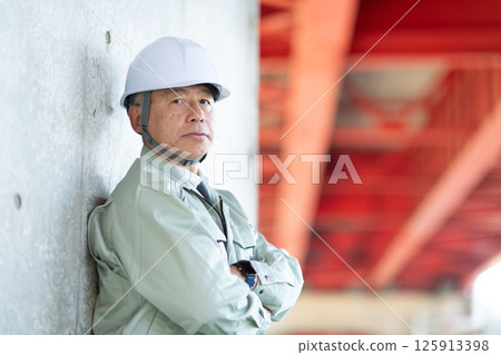 Veteran site supervisor with his arms folded 125913398
