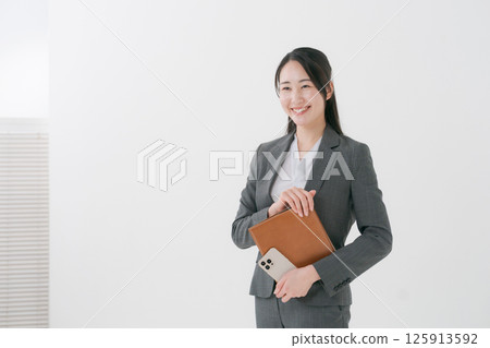 有文件的女商人 有文件的女商人 125913592