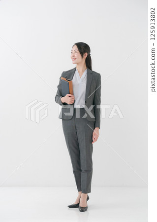 有文件的女商人 125913802