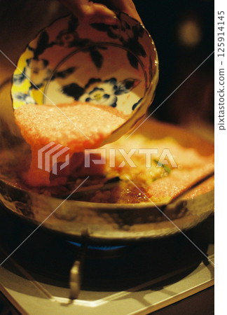 Put the mentaiko in the pot. Put the mentaiko in the pot. 125914145