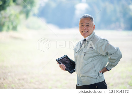 Veteran construction worker 125914372