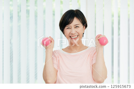 Middle-aged women doing training 125915673