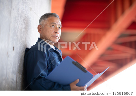 Veteran construction manager and architect 125916067