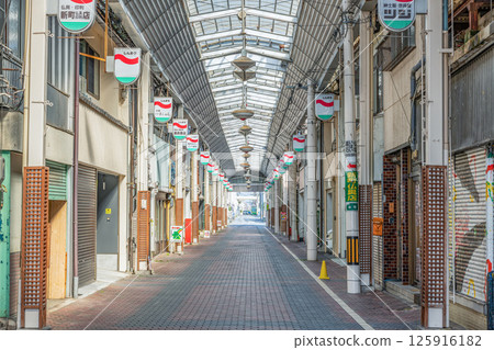 空無一人的商店街（圖） 125916182