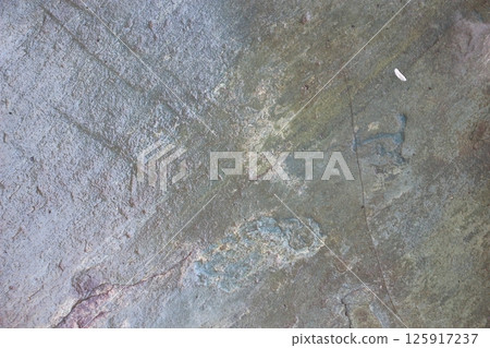 Cracked stone slab surface 125917237