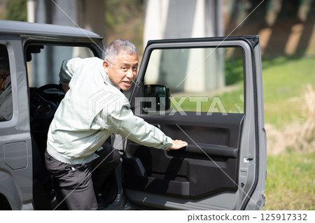 Staff getting out of a four-wheel drive vehicle Staff getting out of a four-wheel drive vehicle 125917332