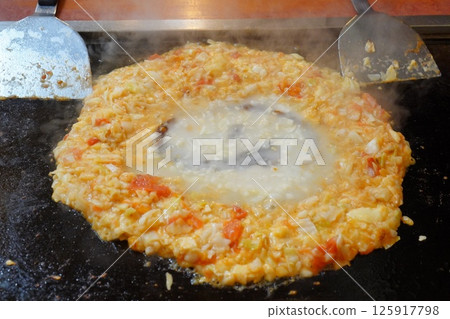 一家鐵板燒餐廳,主營文字燒。 一家鐵板燒餐廳,主營文字燒。 125917798