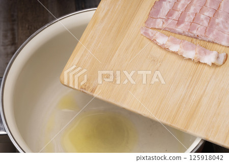 Process for making whole stewed new onion soup Process for making whole stewed new onion soup 125918042