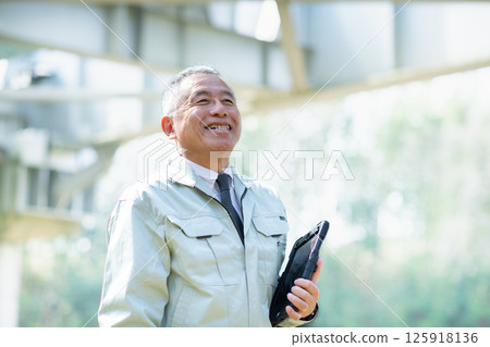 Veteran site supervisor Veteran site supervisor 125918136