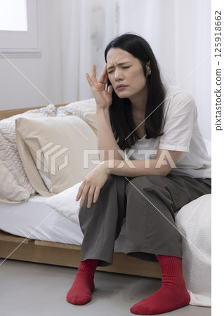 Dizzy woman Dizzy woman 125918662