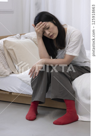 Dizzy woman Dizzy woman 125918663