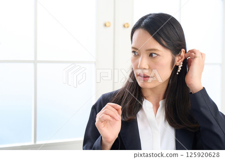 Long-haired woman wearing accessories Long-haired woman wearing accessories 125920628