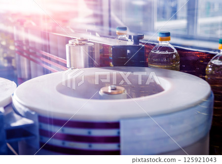 Automatic labeling machine during operation. Factory for the production 125921043