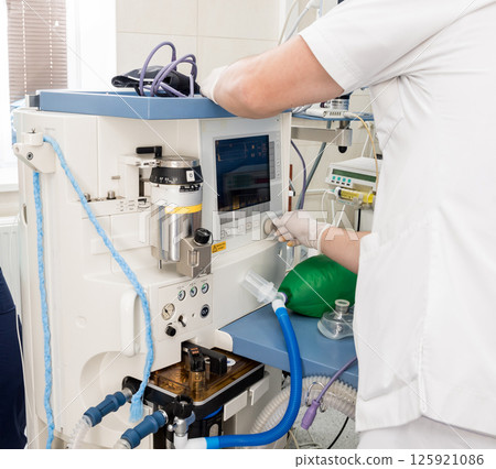 Pre oxygenation for general anesthesia in surgery room Pre oxygenation for general anesthesia in surgery room 125921086