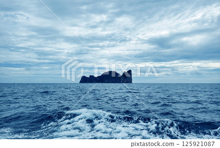There is a small secluded island located in the middle of the ocean 125921087