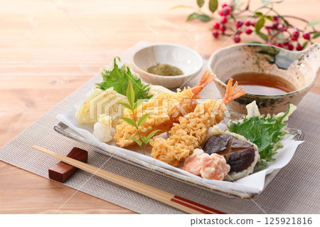 什錦天婦羅（蝦、香菇、胡蘿蔔、洋蔥、紫蘇葉） 125921816