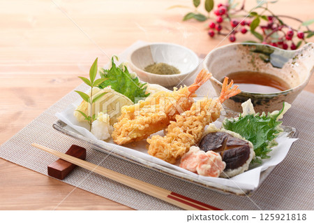 什錦天婦羅（蝦、香菇、胡蘿蔔、洋蔥、紫蘇葉） 125921818