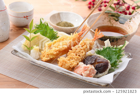 什錦天婦羅（蝦、香菇、胡蘿蔔、洋蔥、紫蘇葉） 125921823