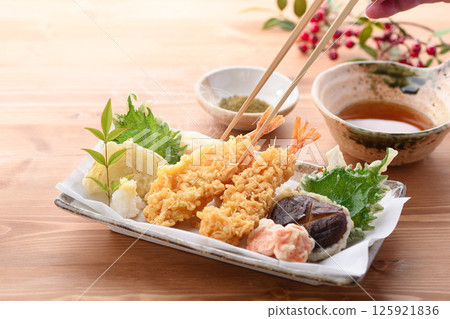 什錦天婦羅（蝦、香菇、胡蘿蔔、洋蔥、紫蘇葉） 125921836