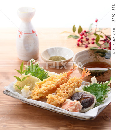 Assorted tempura (shrimp, shiitake mushrooms, carrots, onions, shiso leaves) Assorted tempura (shrimp, shiitake mushrooms, carrots, onions, shiso leaves) 125921838