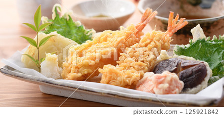 什錦天婦羅（蝦、香菇、胡蘿蔔、洋蔥、紫蘇葉） 125921842