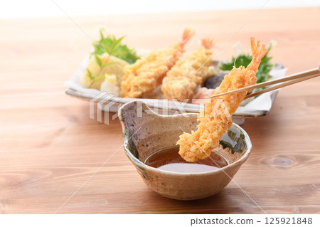 什錦天婦羅(蝦、香菇、胡蘿蔔、洋蔥、紫蘇葉) 什錦天婦羅(蝦、香菇、胡蘿蔔、洋蔥、紫蘇葉) 125921848