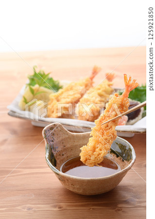 什錦天婦羅（蝦、香菇、胡蘿蔔、洋蔥、紫蘇葉） 125921850