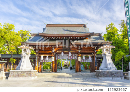 Minatogawa Shrine - The magnificent main gate 125923667