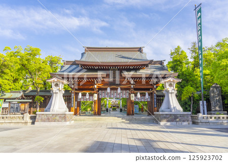 Minatogawa Shrine - The magnificent main gate Minatogawa Shrine - The magnificent main gate 125923702