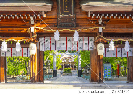 Minatogawa Shrine - The main shrine building as seen from the impressive Omote-shinmon gate 125923705