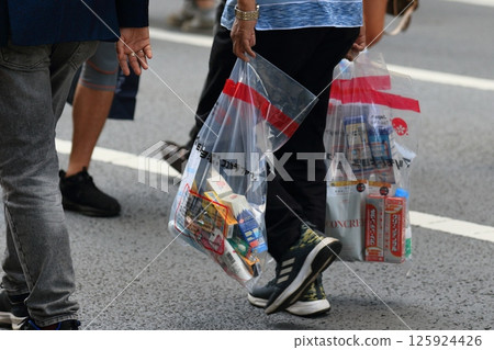 外國遊客購買大量非處方藥作為紀念品 125924426