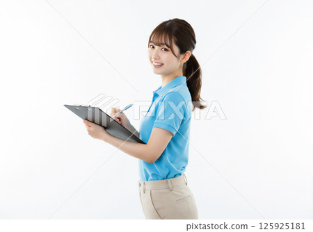 一位表情明亮的護理員 125925181
