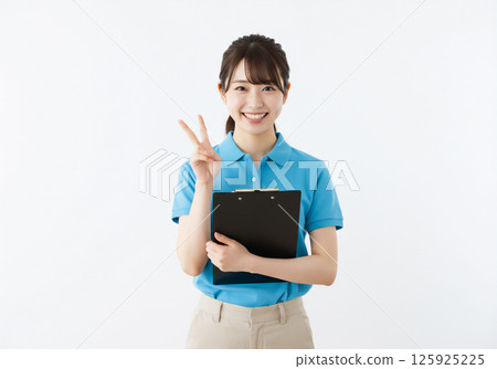 一位表情明亮的護理員 125925225