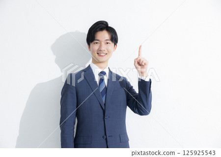 一個男人思考 125925543