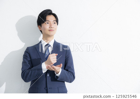 A man thinking 125925546