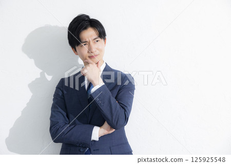 A man thinking 125925548