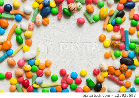 Mixed collection of colorful candy, on colored background. Flat lay, top view. frame of colorful chocolate coated candy 125925698