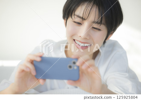 A woman relaxing in bed 125925804