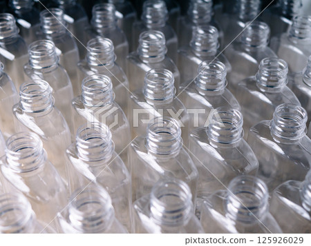 bottling, mineral water, plastic bottle 125926029