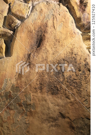Line engraving on the front of the chamber of the Miyagao Tomb in the Arioka Tomb Group in Zentsuji City Line engraving on the front of the chamber of the Miyagao Tomb in the Arioka Tomb Group in Zentsuji City 125927410