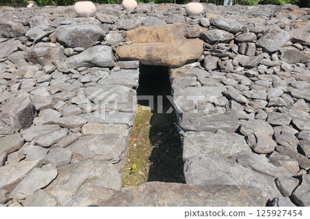 位於善通寺市有岡古墳群的對馬山中坡的能田院古墳上的埋葬設施。 125927454