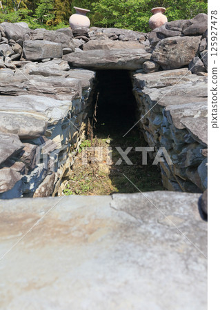 位於善通寺市有岡古墳群中的、位於對馬山中坡的能田院古墳上的埋葬設施。 125927478