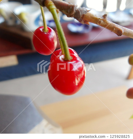 Close-up of cherries 125928825