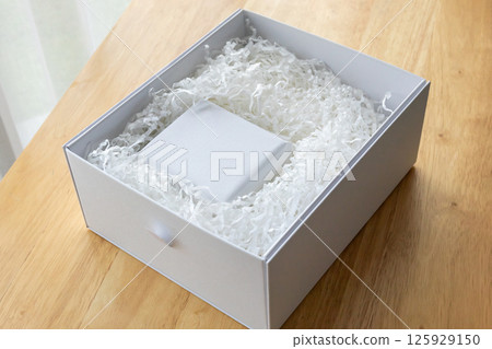 Eco friendly white paper wrap for product packaging parcel carton box 125929150