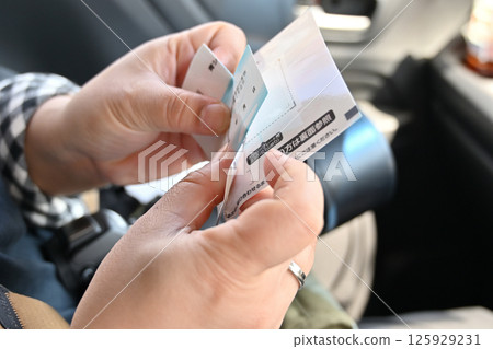 貼有檢驗標籤的車主 - 定期檢驗(車輛檢驗) 貼有檢驗標籤的車主 - 定期檢驗(車輛檢驗) 125929231