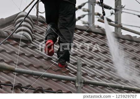 High pressure cleaning of roofs, re-roofing, painting, craftsmen High pressure cleaning of roofs, re-roofing, painting, craftsmen 125929707