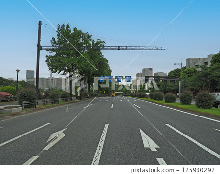 東京的路景。內堀街。千代田區。 東京的路景。內堀街。千代田區。 125930292