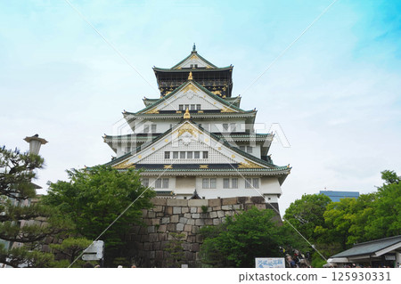 Fresh green scenery at Osaka Castle, a national historic site 125930331